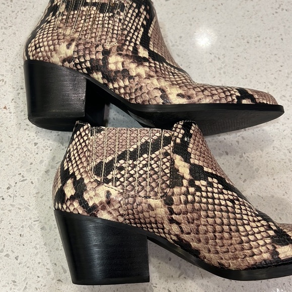 ALDO snake print booties. Size 7 - Picture 10 of 10